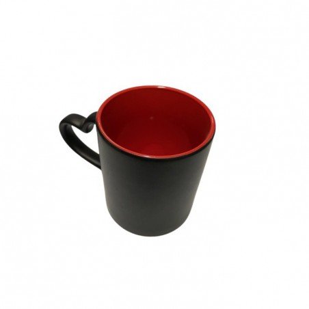 Caneca mágica com alça de coração e interior vermelho.